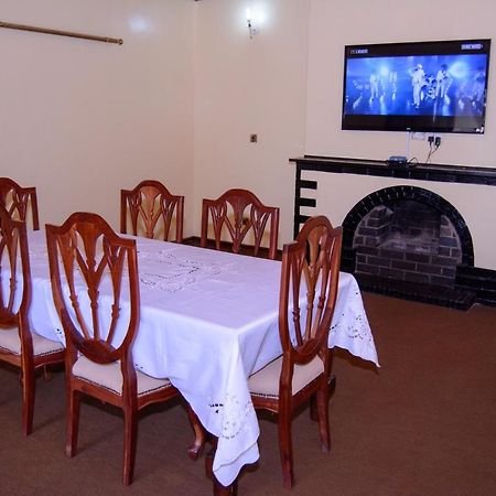 Royal Guest House Harare Extérieur photo
